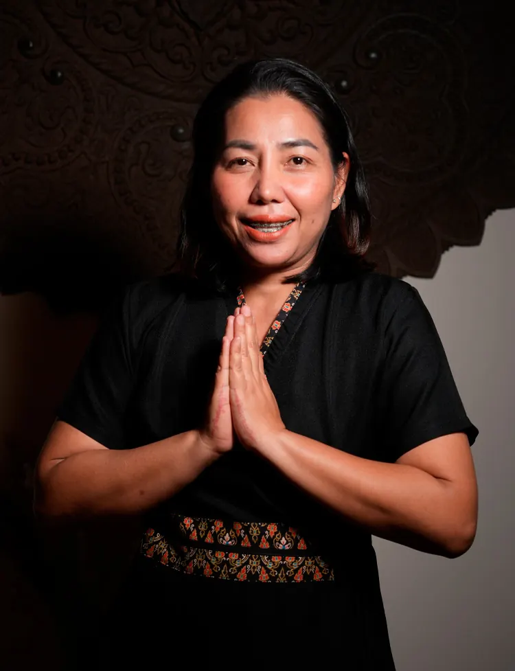 Мастер тайского массажа из Таиланда в салоне Thai Home